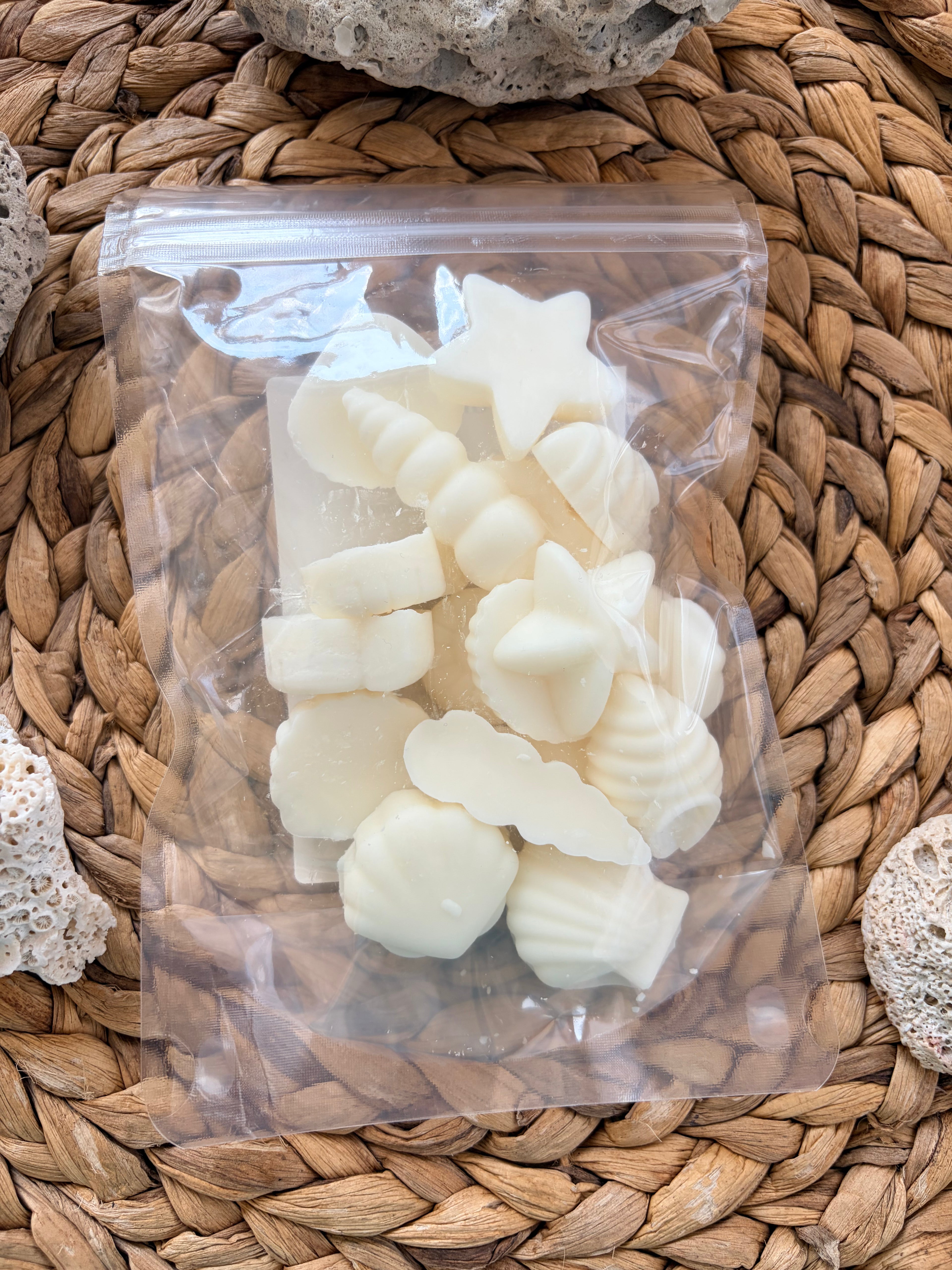 Come Close | Wax Melts | Green Mandarin, Lime,
Cardamom, Orange Flower, Patchouli, Oakmoss, Clean Musk